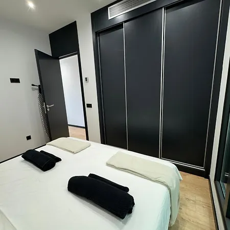 Oasis Pavia 15 דירה *