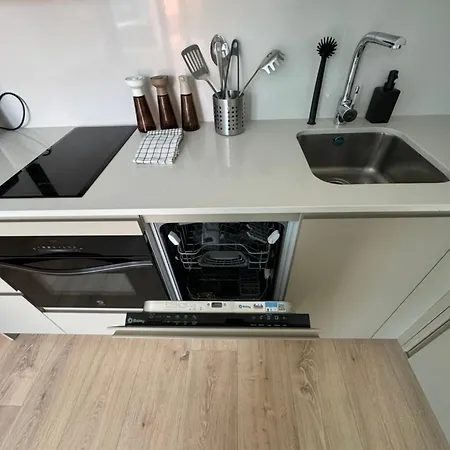 Oasis Pavia 15 דירה *